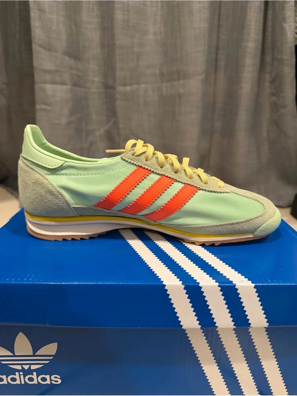 adidas lightweight sneaker